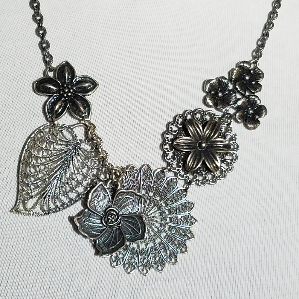 Silver tone necklace